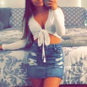 I’m selling this American eagle jean skirt